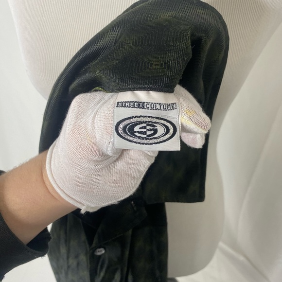 **Men’s xl Street culture button down shirt. - Picture 6 of 6